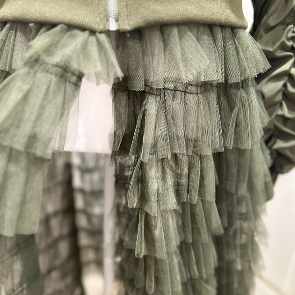 She’s a Fashionista - Picture 4 of 5